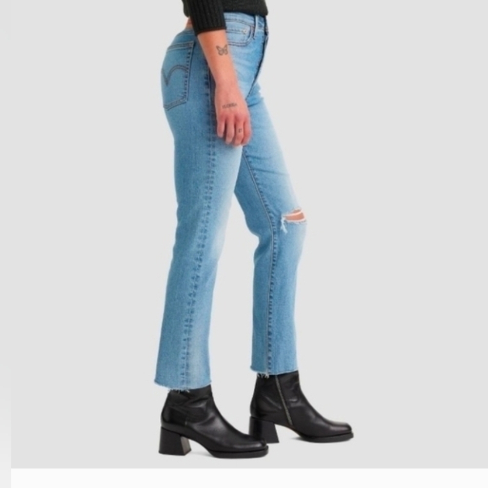 Levi's Women's Wedgie High-Rise Snug Through The Hip And Thigh Straight Leg Jean - Picture 2 of 8